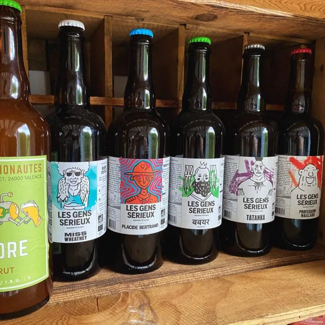 Bières artisanales bio et locales en vente à l'épicerie du camping les avenières à Manthes