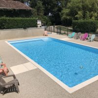 Camping abordable dans la drôme avec piscine chauffée et snack à proximité du palais idéal du facteur cheval