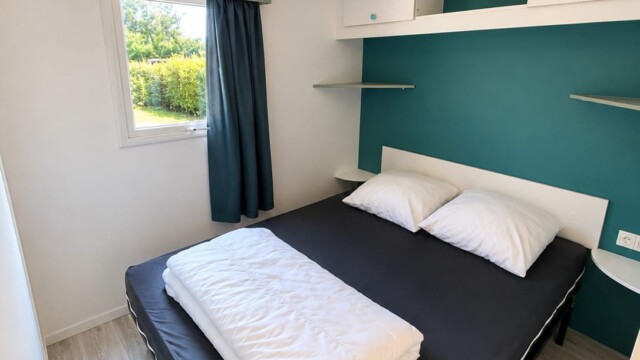 MH 5P (#42) Chambre double dans Mobil-home locatif du Camping Les Avenières à Manthes