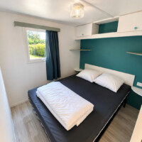 MH 5P (#42) Chambre double dans Mobil-home locatif du Camping Les Avenières à Manthes